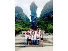 公司精英九龙戏珠景点留影