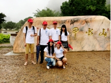 桂林三日游业务精英合影留念