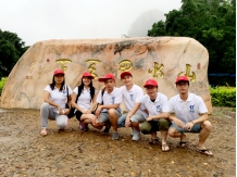 桂林三日游业务精英合影留念